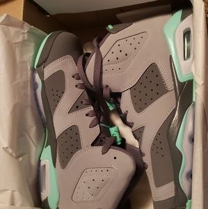 Jordan 6 glow green size 7 in kids